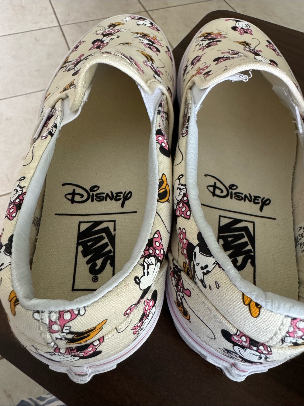 Vans Slip-On Sneakers - Beige Minnie Mouse Print 8.5M 10W - Picture 9 of 10